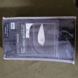 NWT Smoothweave Queen tailored bedskirt black